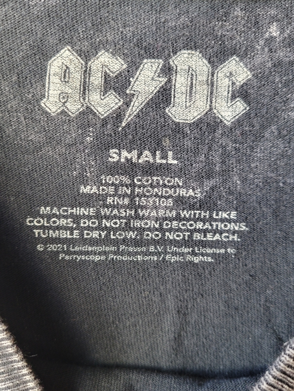 Lot of 3 AC/DC  / Two DEF LEPPARD T shirts Short sleeve Size Small Graphic - Picture 4 of 10